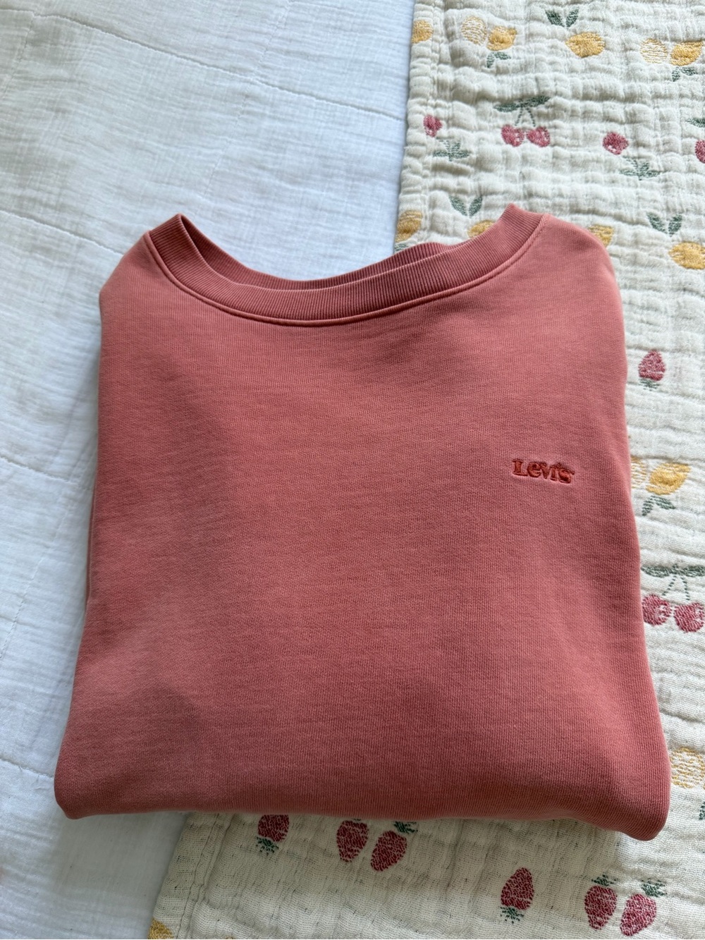 Levi's Women's Dusty Rose Crewneck Sweatshirt